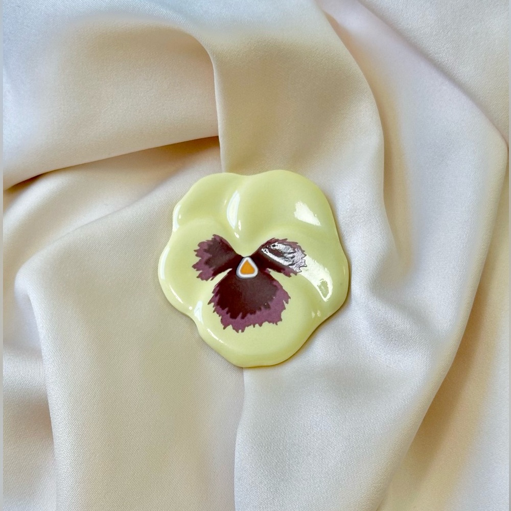 Vintage Avon Ceramic Pansy Flower Brooch View 5